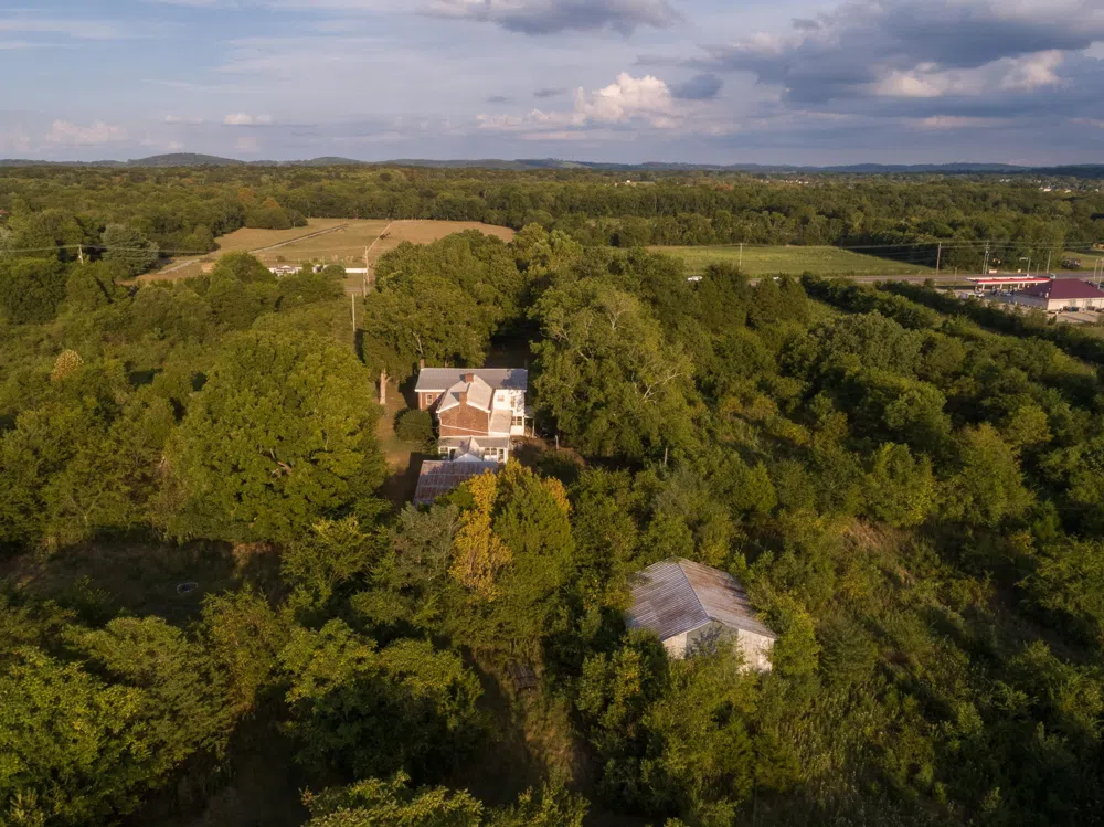2070 Hunters Point Pike Lebanon, TN 37087