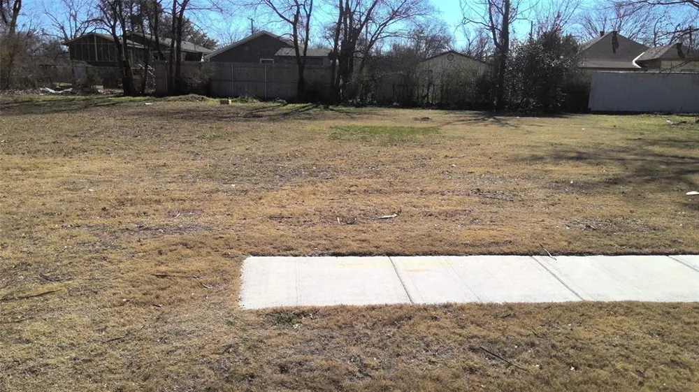 4528 Meek Street Dallas, TX 75216