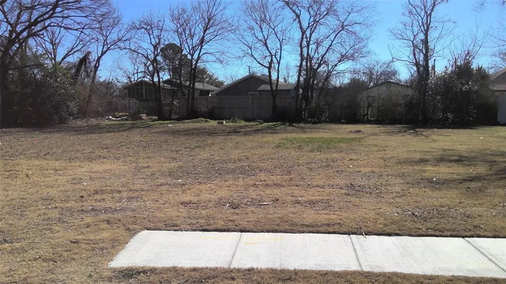 4528 Meek Street Dallas, TX 75216
