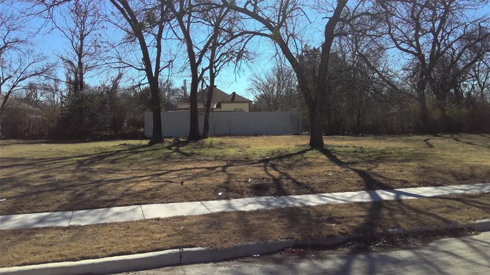 4524 Meek Street Dallas, TX 75216