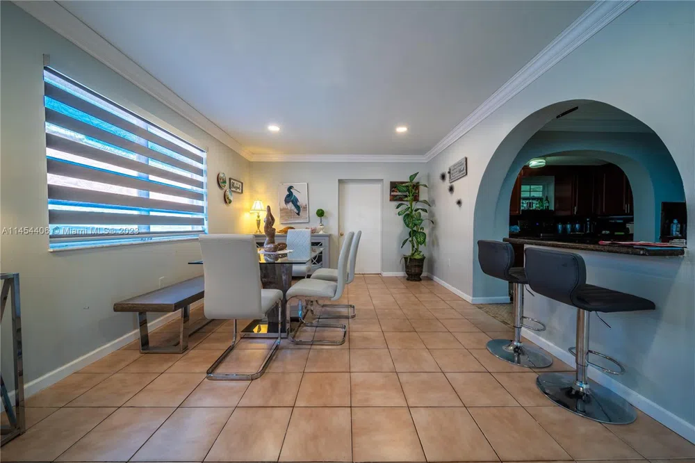 925 E 29th St Hialeah, FL 33013
