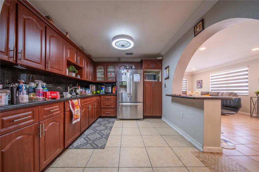 925 E 29th St Hialeah, FL 33013
