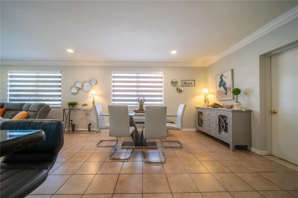 925 E 29th St Hialeah, FL 33013