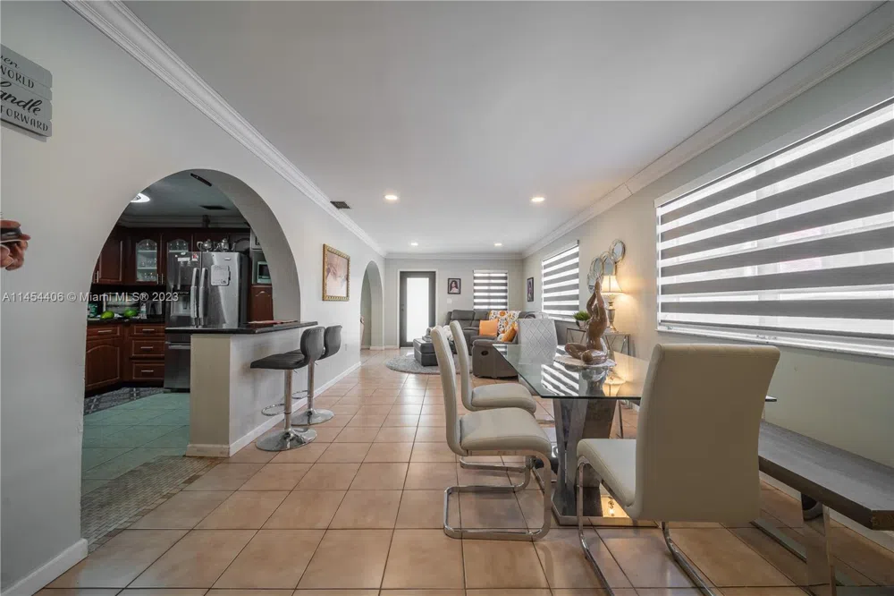 925 E 29th St Hialeah, FL 33013