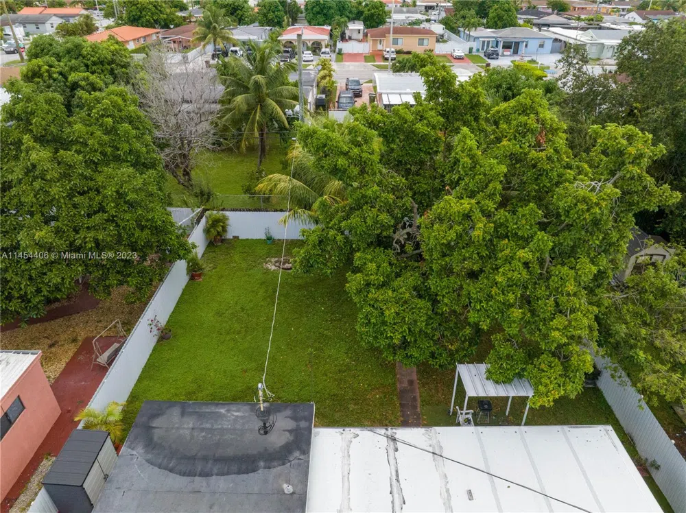 925 E 29th St Hialeah, FL 33013