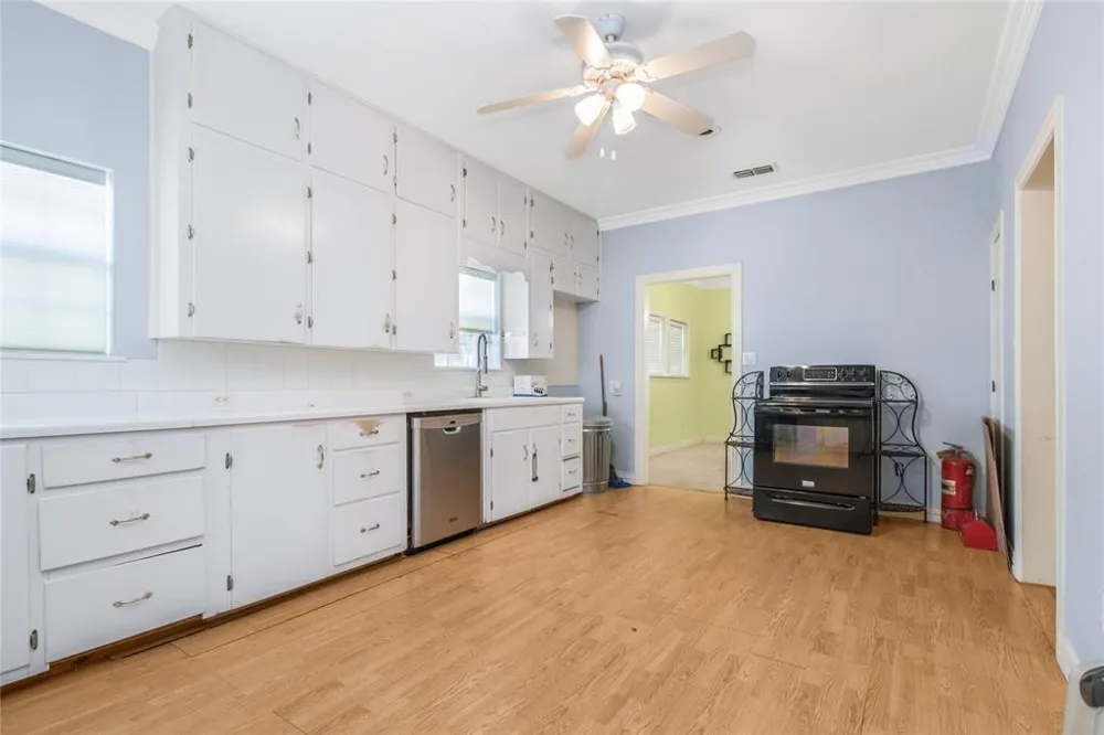 1516 S Colorado Street Coleman, TX 76834