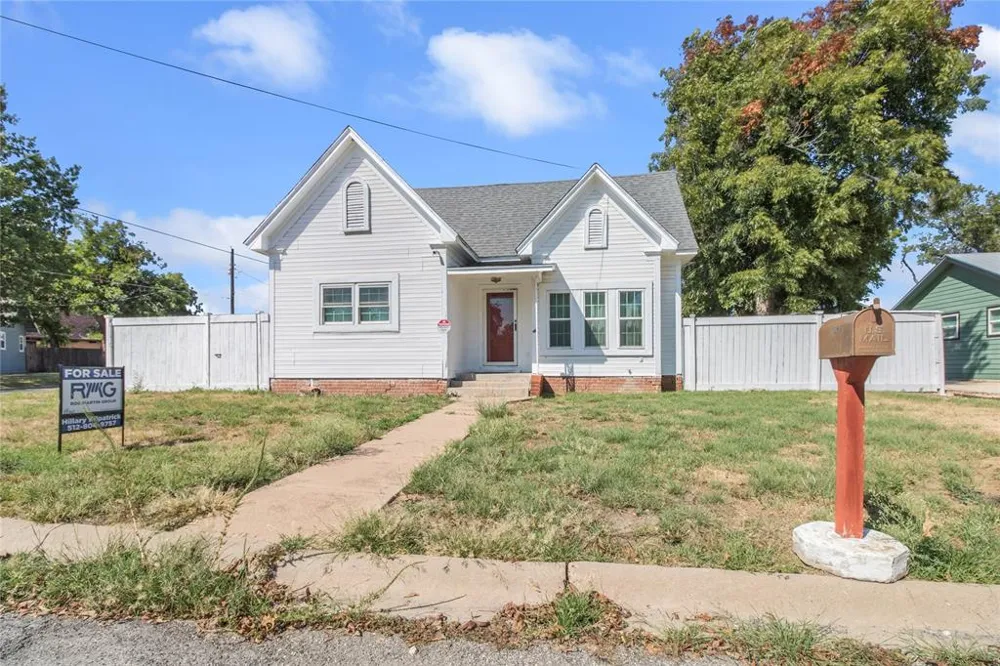 1516 S Colorado Street Coleman, TX 76834