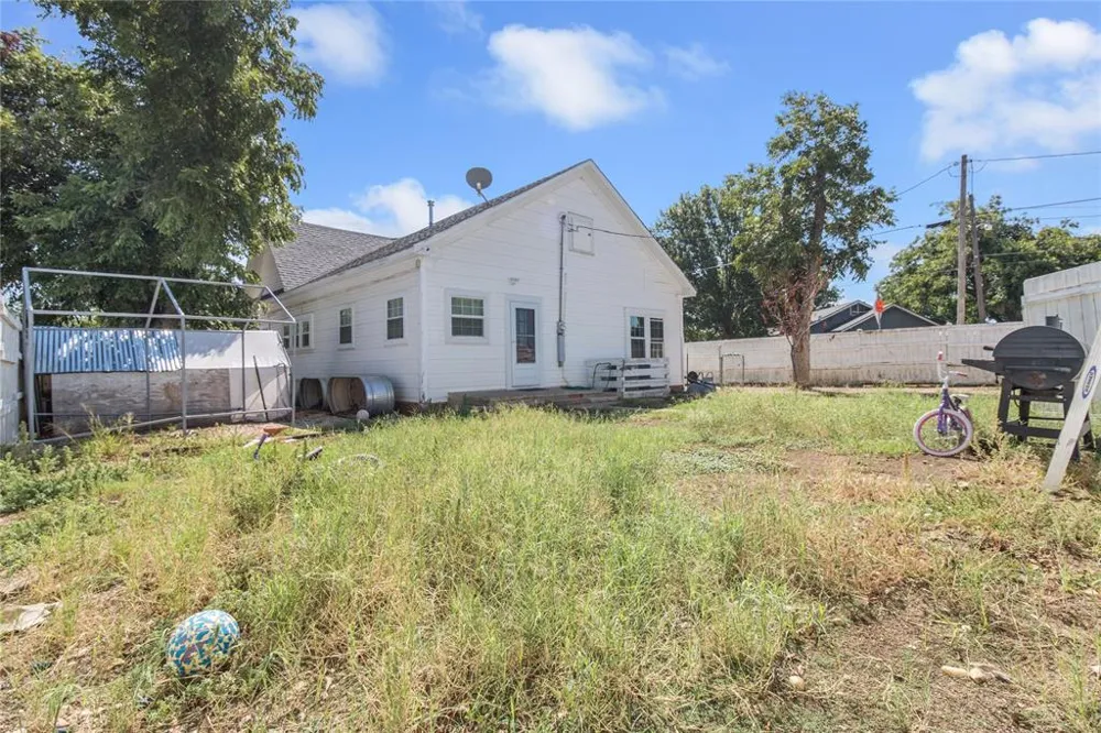 1516 S Colorado Street Coleman, TX 76834