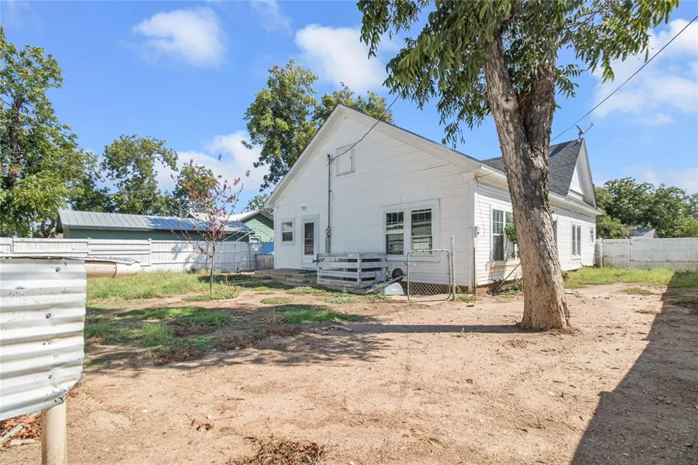 1516 S Colorado Street Coleman, TX 76834