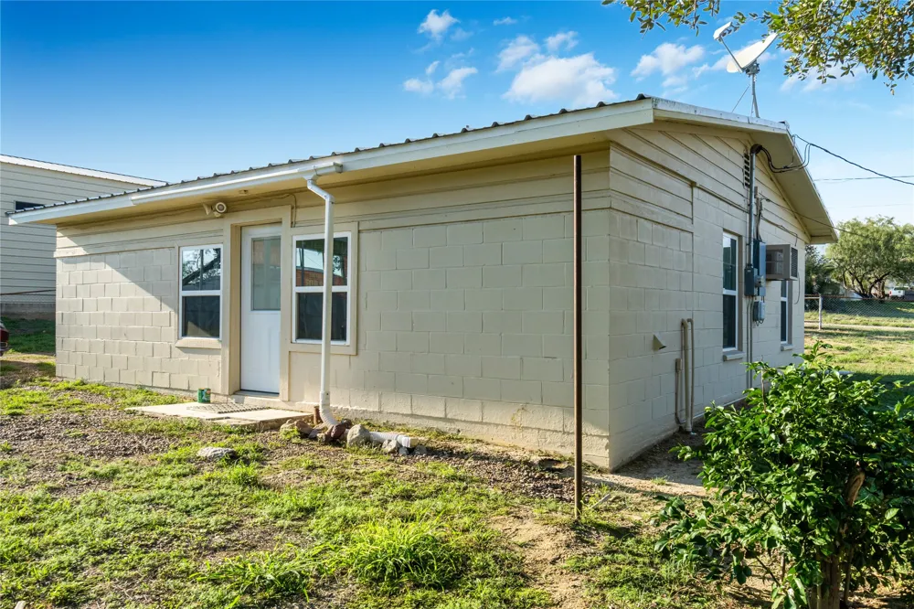 106 Overview Drive Zapata, TX 78076