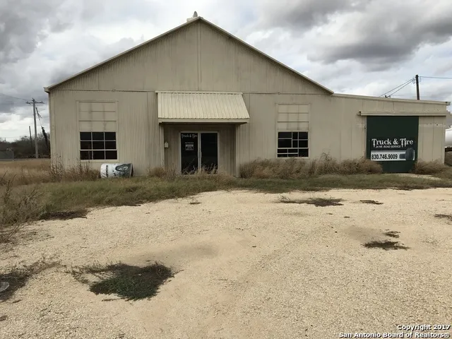 1119 S Oak St Pearsall, TX 78061