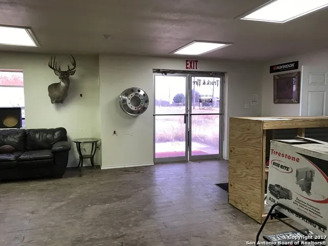1119 S Oak St Pearsall, TX 78061