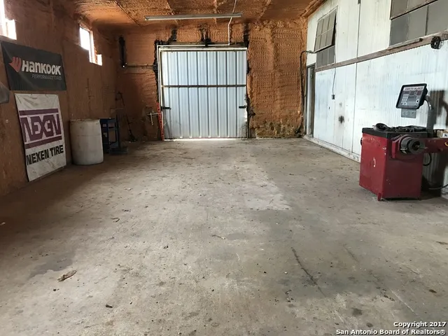 1119 S Oak St Pearsall, TX 78061