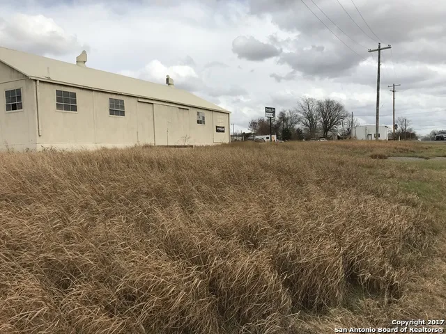 1119 S Oak St Pearsall, TX 78061