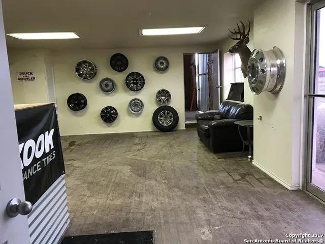 1119 S Oak St Pearsall, TX 78061