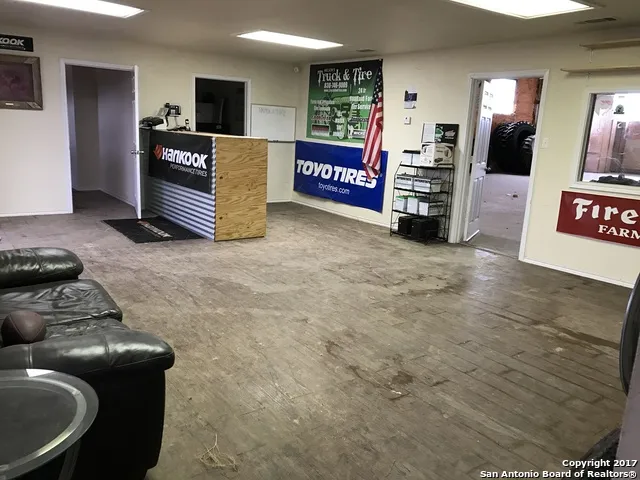 1119 S Oak St Pearsall, TX 78061