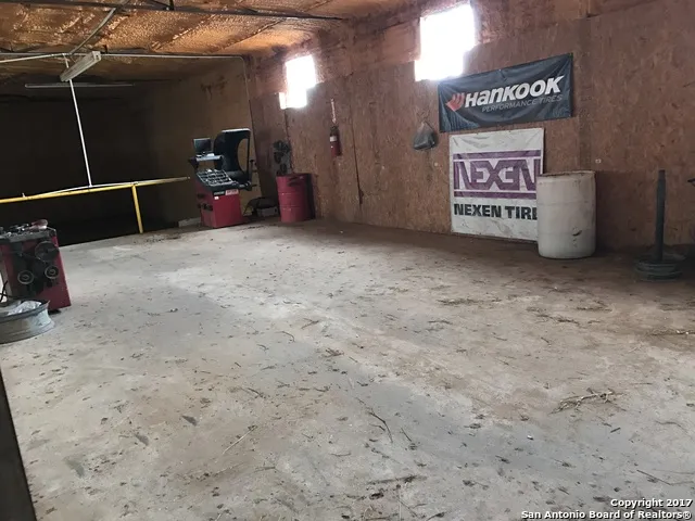 1119 S Oak St Pearsall, TX 78061