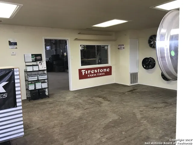 1119 S Oak St Pearsall, TX 78061