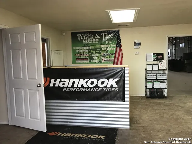 1119 S Oak St Pearsall, TX 78061