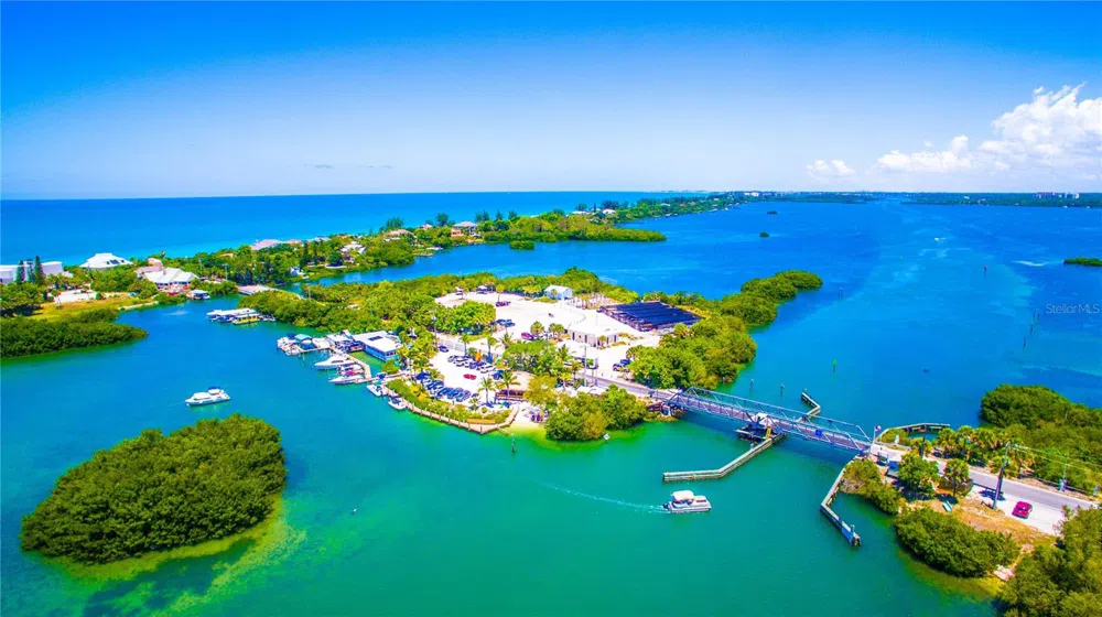424 ALBEE ROAD W #1 Nokomis, FL 34275