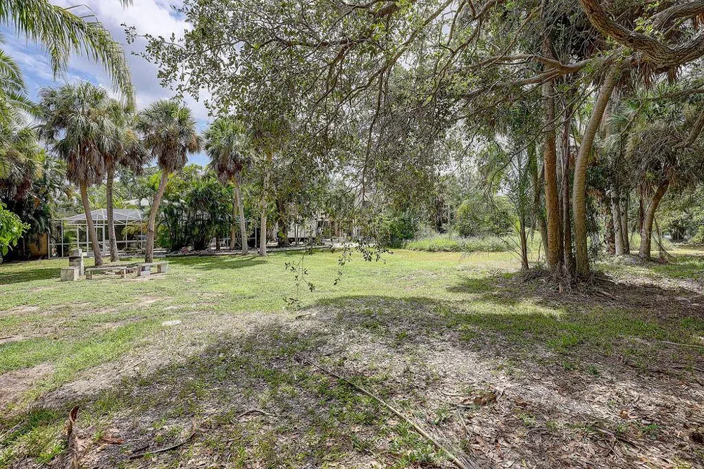 424 ALBEE ROAD W #1 Nokomis, FL 34275