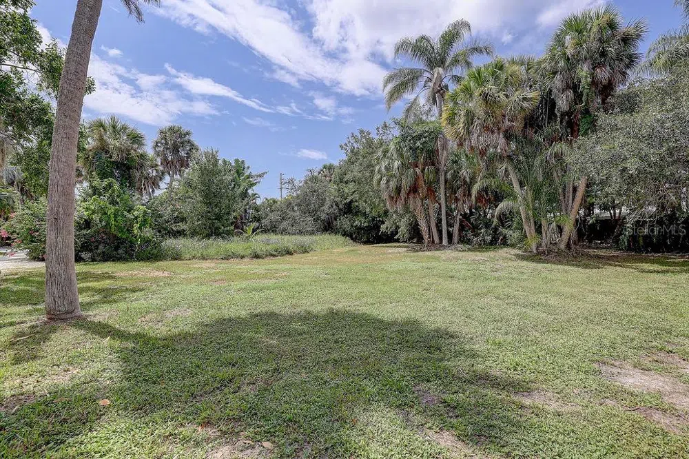 424 ALBEE ROAD W #1 Nokomis, FL 34275