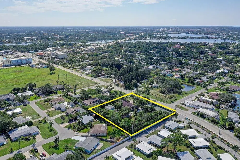 424 ALBEE ROAD W #1 Nokomis, FL 34275