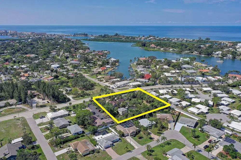 424 ALBEE ROAD W #1 Nokomis, FL 34275