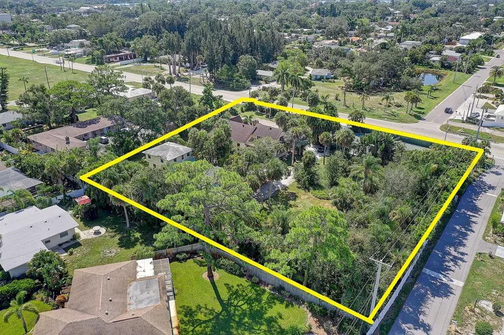 424 ALBEE ROAD W #1 Nokomis, FL 34275