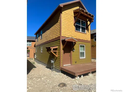 117 Edgewater Circle