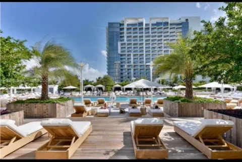2301 Collins Ave #1121