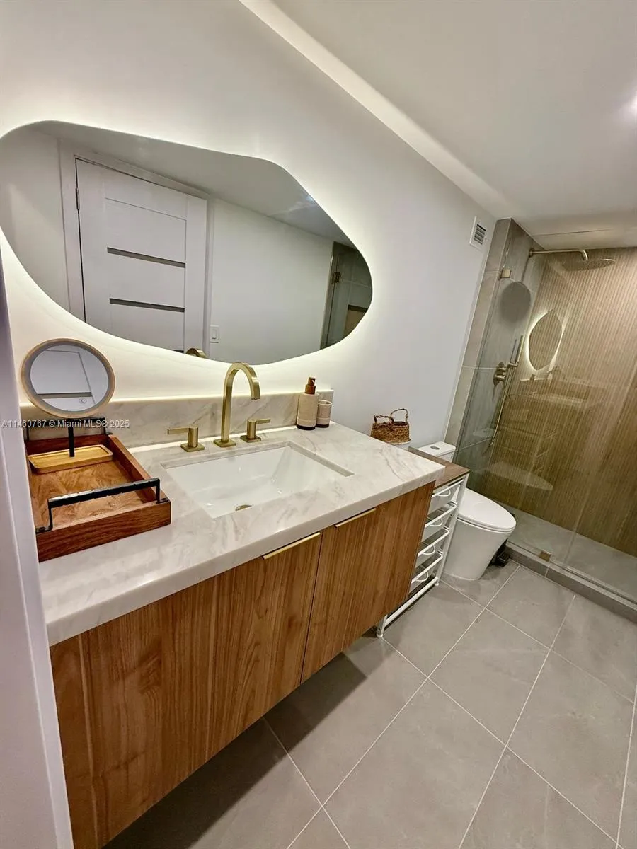 2301 Collins Ave #1121 Miami Beach, FL 33139