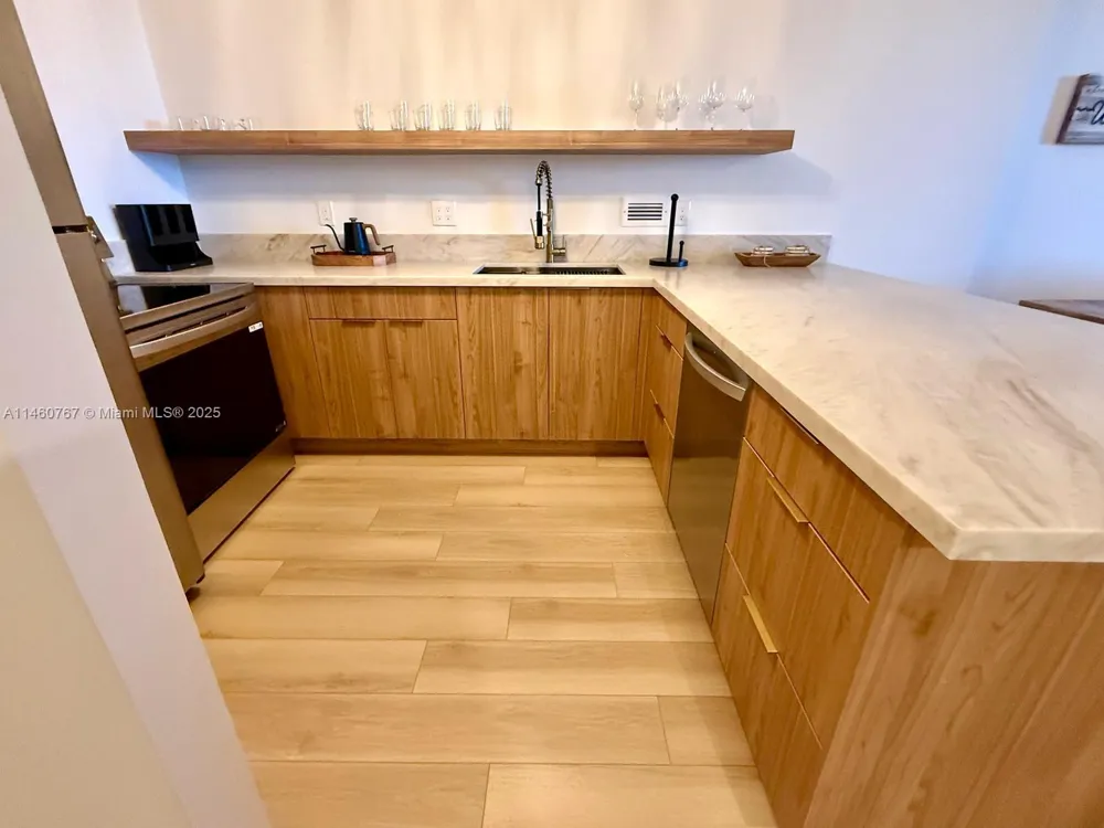 2301 Collins Ave #1121 Miami Beach, FL 33139
