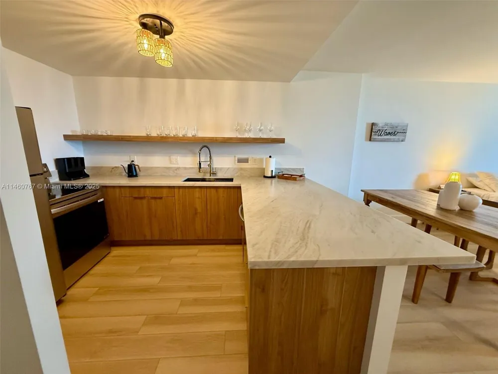 2301 Collins Ave #1121 Miami Beach, FL 33139