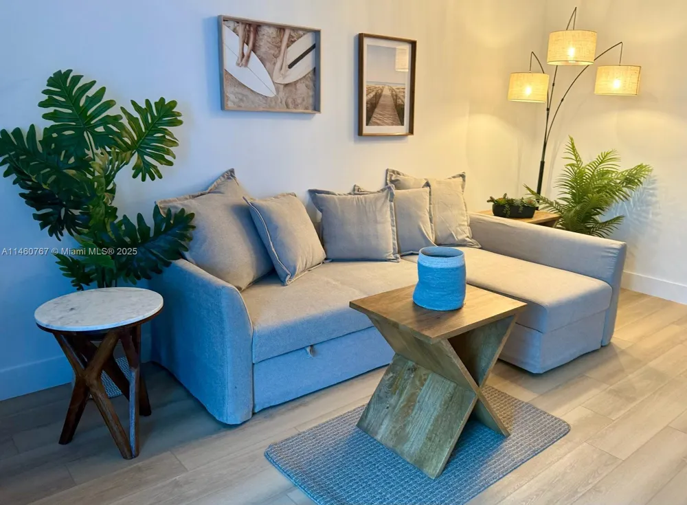 2301 Collins Ave #1121 Miami Beach, FL 33139