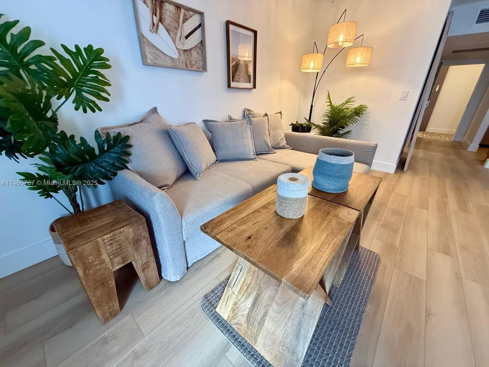 2301 Collins Ave #1121 Miami Beach, FL 33139