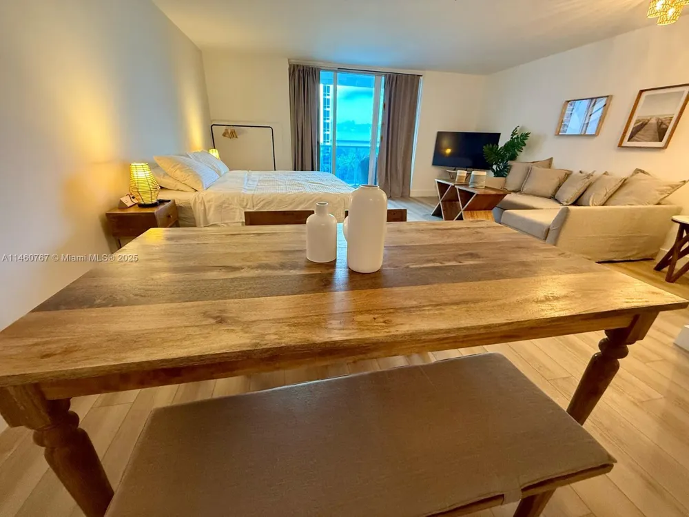 2301 Collins Ave #1121 Miami Beach, FL 33139