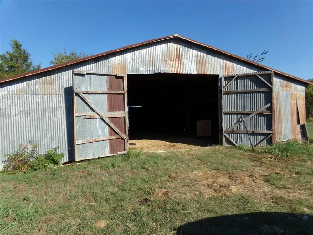 1753 FM 194 Blossom, TX 75416
