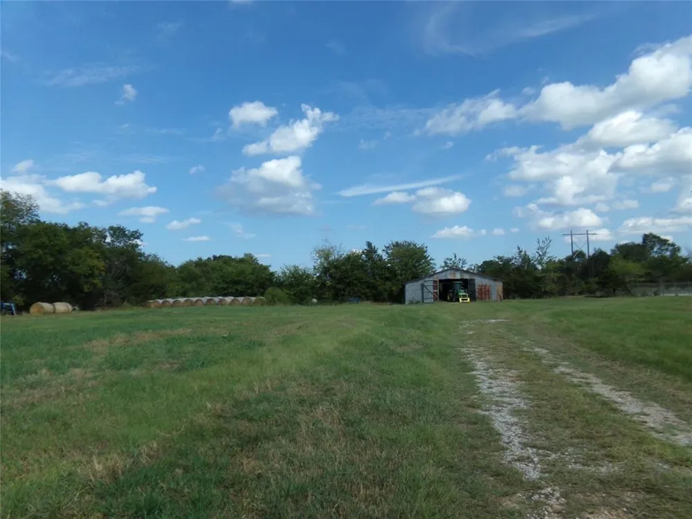 1753 FM 194 Blossom, TX 75416