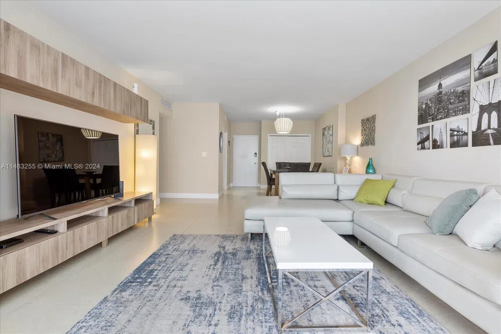 5601 Collins Ave #1514 Miami Beach, FL 33140