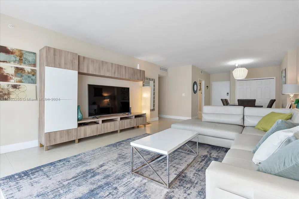 5601 Collins Ave #1514 Miami Beach, FL 33140