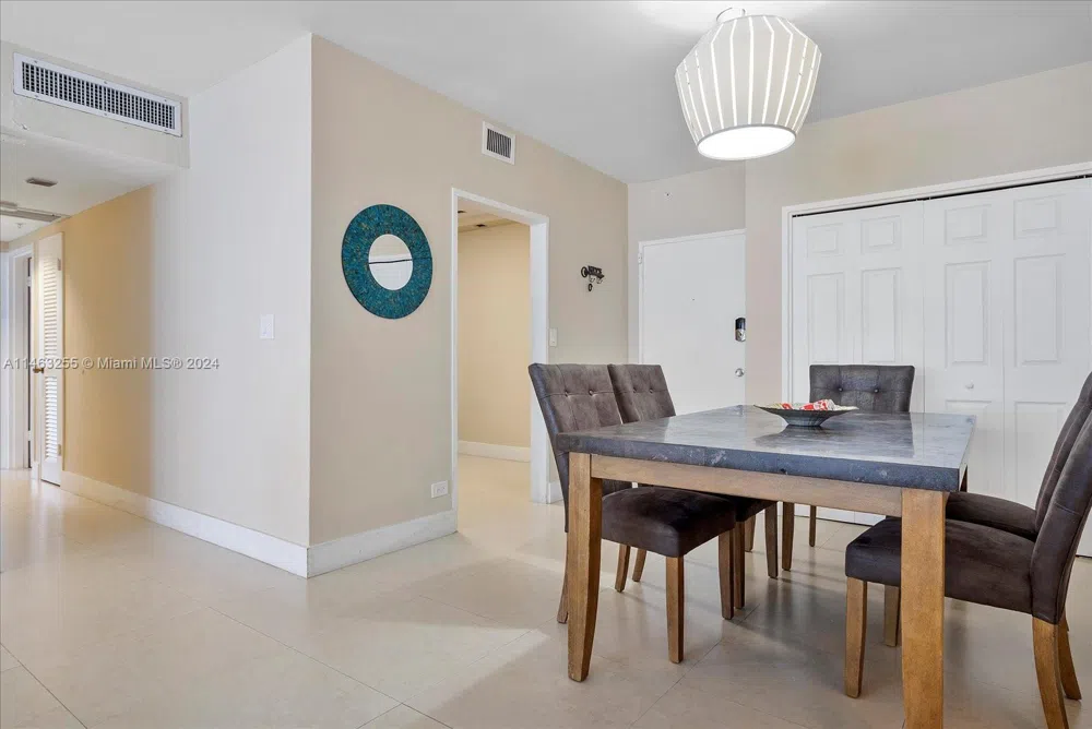 5601 Collins Ave #1514 Miami Beach, FL 33140