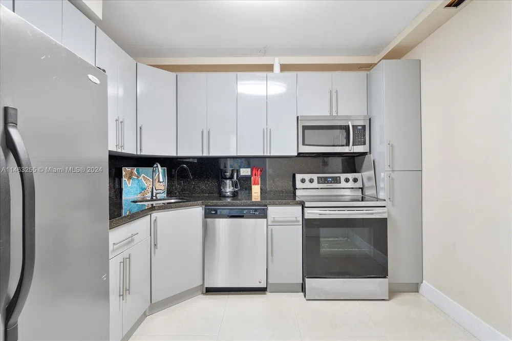 5601 Collins Ave #1514 Miami Beach, FL 33140