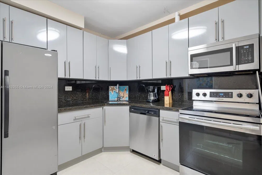 5601 Collins Ave #1514 Miami Beach, FL 33140