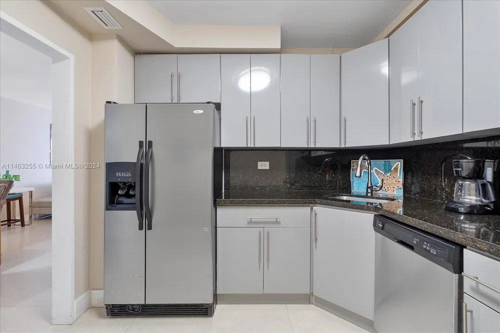 5601 Collins Ave #1514 Miami Beach, FL 33140