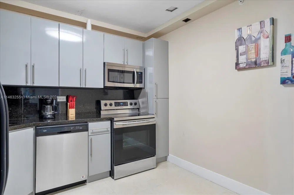 5601 Collins Ave #1514 Miami Beach, FL 33140