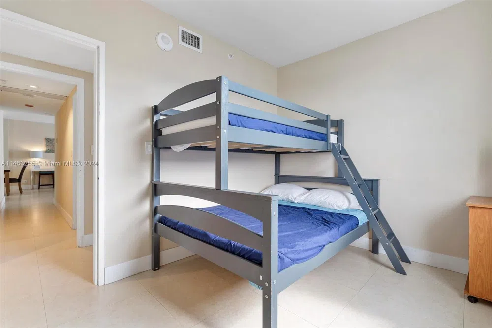 5601 Collins Ave #1514 Miami Beach, FL 33140