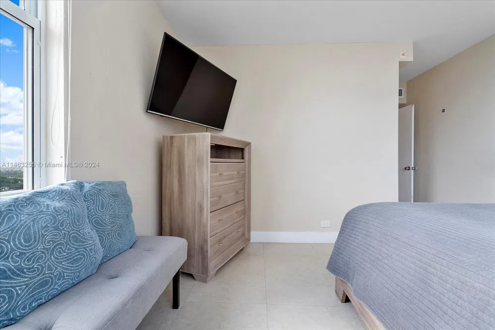 5601 Collins Ave #1514 Miami Beach, FL 33140