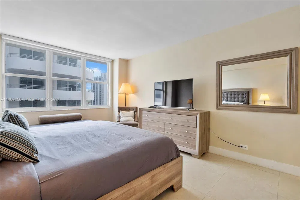 5601 Collins Ave #1514 Miami Beach, FL 33140