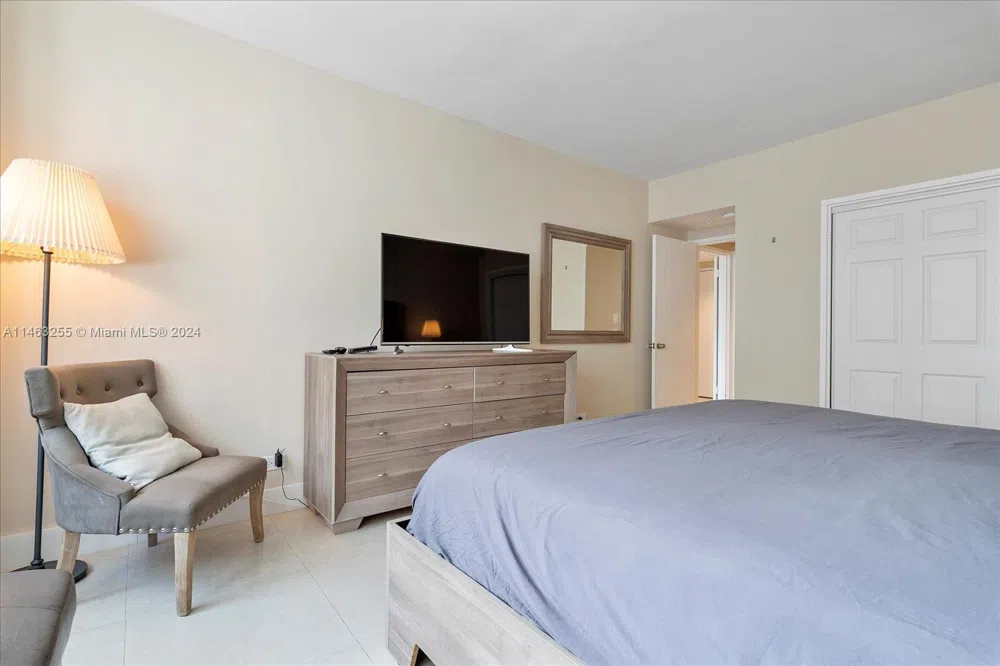 5601 Collins Ave #1514 Miami Beach, FL 33140